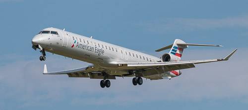 Regional pilots landing CRJ